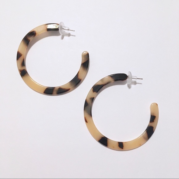 Light Tortoise Acrylic Resin Circle Hoop Earrings - Picture 3 of 6